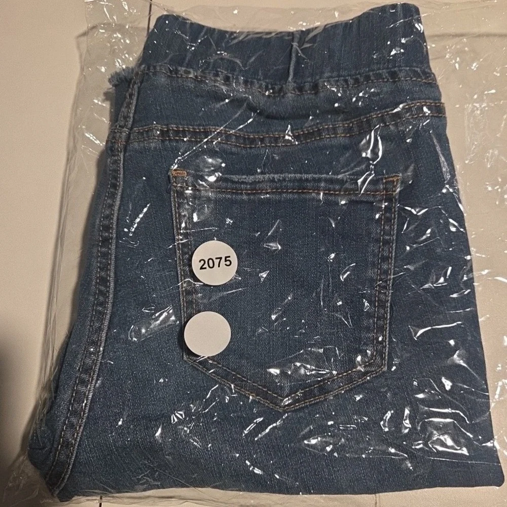 Energie Denim Bermuda Shorts, Medium Wash Elastic Waist, Woman's Size 9, Raw Hem
